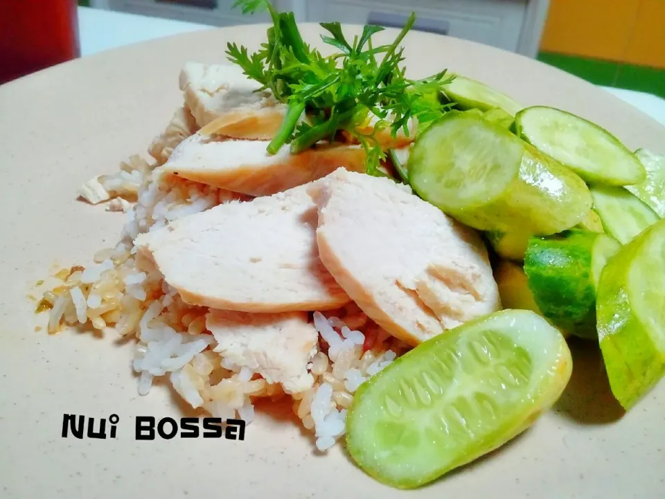 "Brown rice with chicken breast"💛💚🍗👍🍴|nuibossa fb.Nui Bossaさん