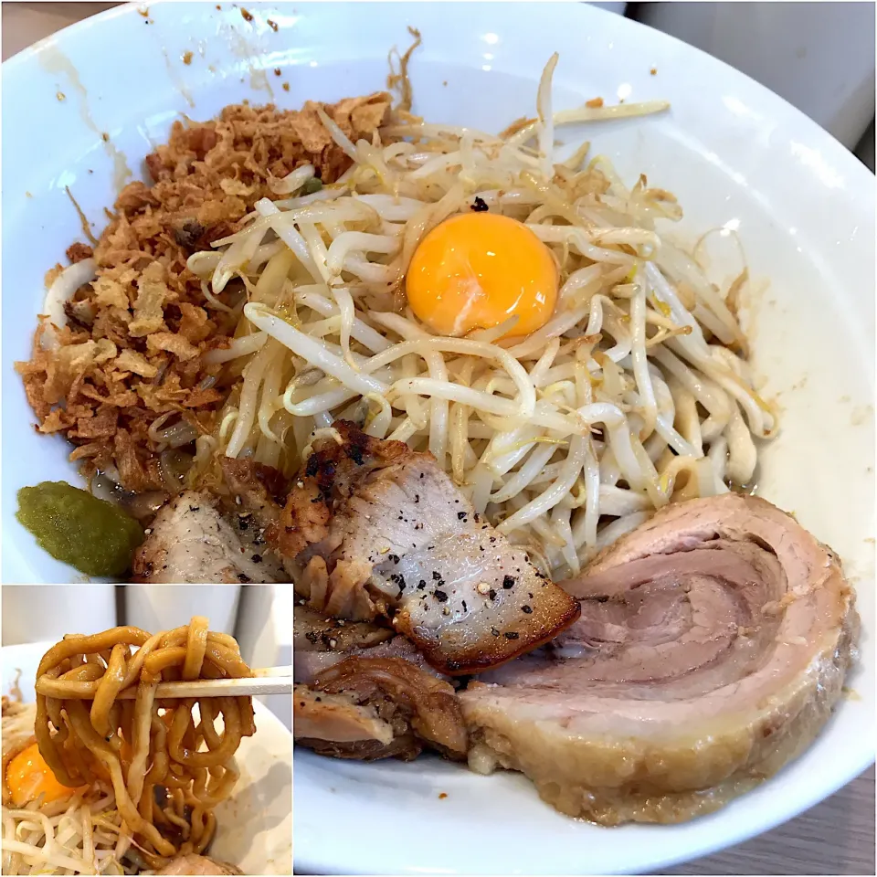 ラーメン汁なし(野菜少なめ, フライドオニオン, ごま油)@味方(新橋)|塩豚骨さん