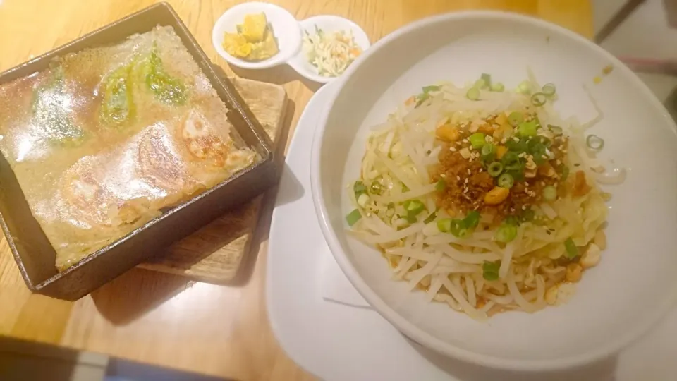 汁なし担々麺と餃子|じょうさん