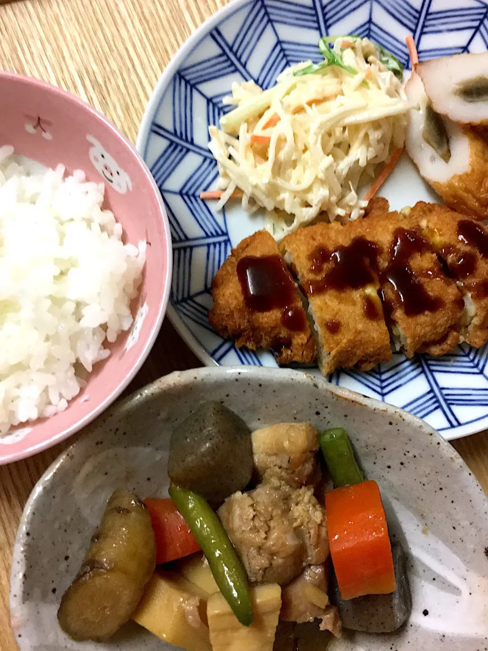 #ムスメご飯 

チーズチキンカツ、貝柱と大根のサラダ、ごぼう天、筑前煮、ご飯。|mossan＠OSAKAさん