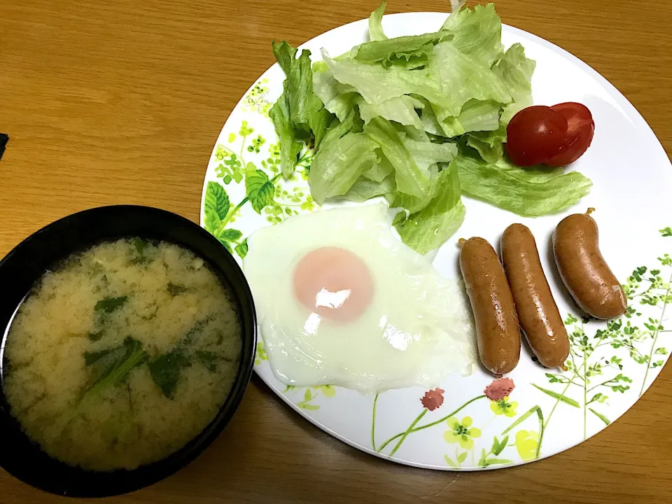 シャウエッセン頼りの手抜きご飯。|たまきさん