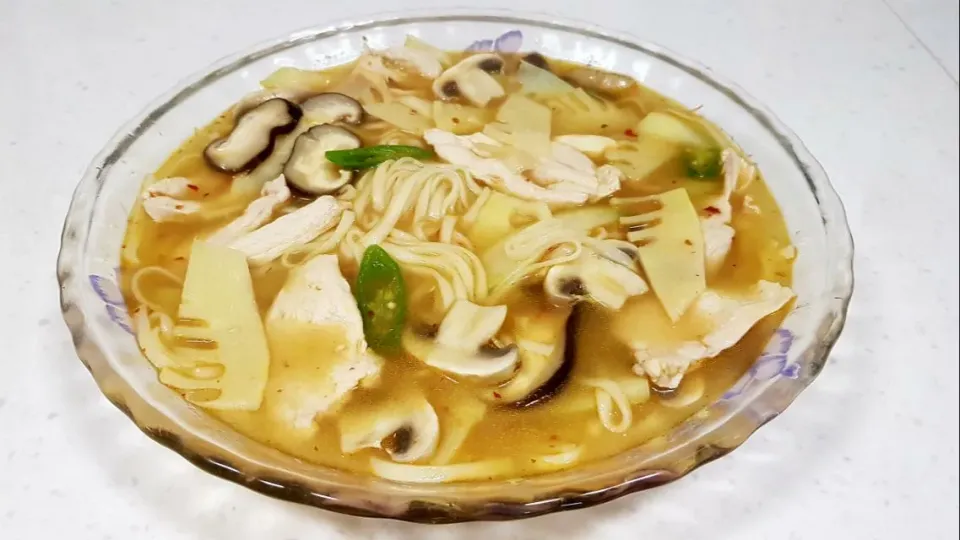 noodle soup with chicken breast, Spring bamboo shoot and mushrooms|steven z.y.さん