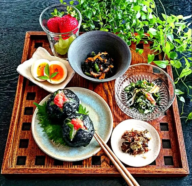 ワカメと胡瓜とカニの酢物で昼ごはん🎶|瑞さん