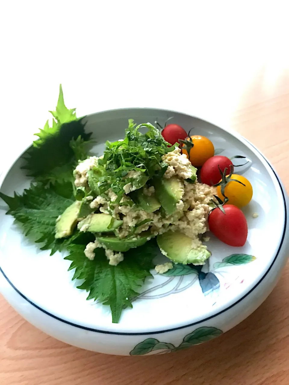 Snapdishの料理写真:みきおさんの料理 アボカドと豆腐の絹和え 柚子胡椒風味❣️|とんちんさん