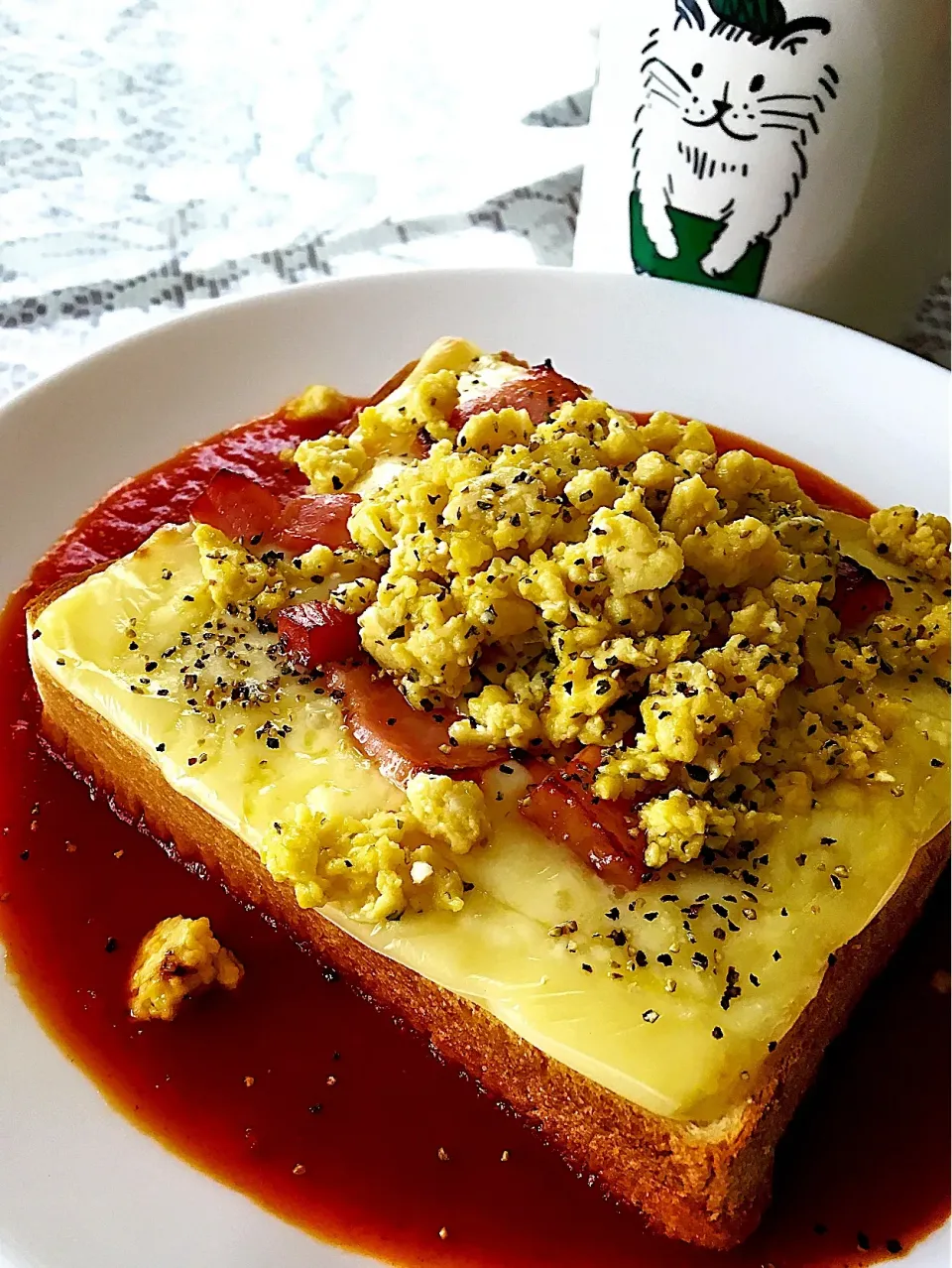 朝ごパン   オープンサンド オン ソースって感じ。はなから手で食べるつもり無し（笑）|ヨシヨシさん