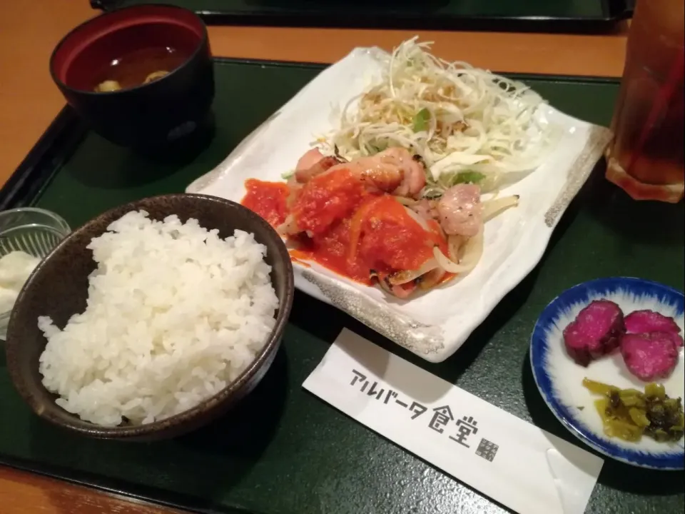 お昼は、チキンのオーブン焼き🐓
 #アルバータ食堂
 #チキンのオーブン焼き|Kojiさん