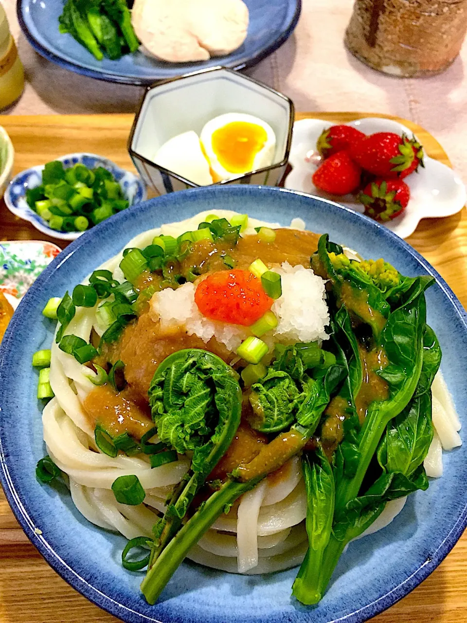 Snapdishの料理写真:#おうちごはん  #ふたりごはん #胡麻だれうどん 
 #ぶっかけうどん #山菜  #こごみ  #さっぱり美味しい|Blueberry🫐さん