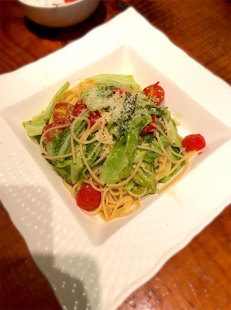 春キャベツとミニトマトのアンチョビオイルパスタ🍝

友達の実家から貰った採れたてキャベツとミニトマトを常連のバーでパスタにしてもらいました😊|まあやさん