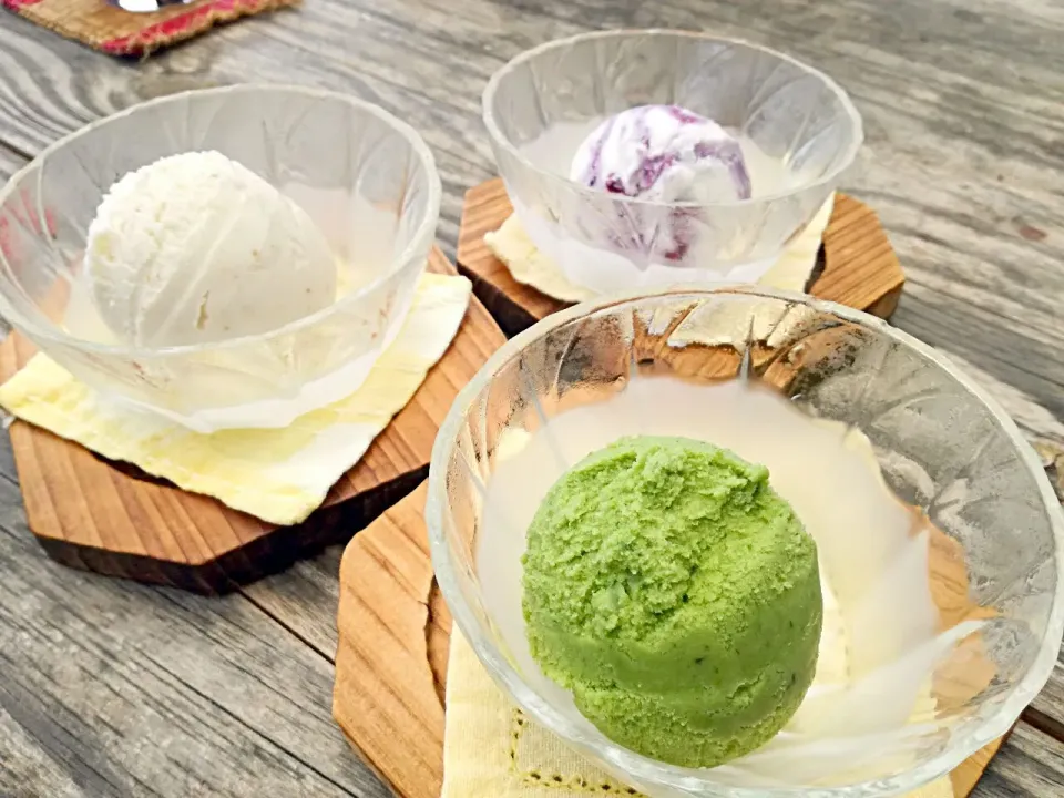 葛城　山の上のカフェ　ラッテたかまつ
🍨よもぎ、いちじく、ブルーベリー🍨|korinoさん