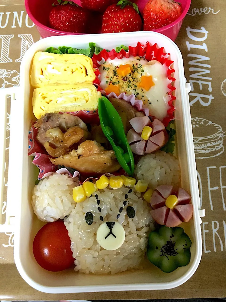 Snapdishの料理写真:遠足弁当
 #キャラ弁  #遠足弁当  #くまのがっこう  #くまのジャッキー #レンジで唐揚げ   #お弁当|こむぎさん