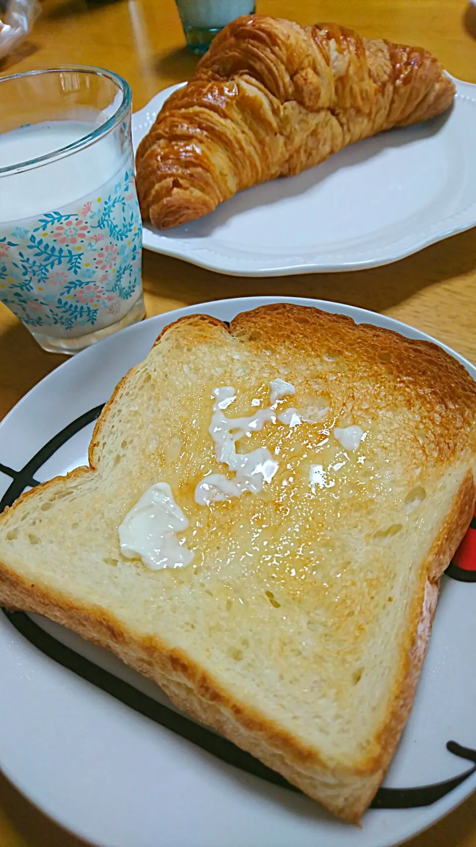 2018/5/4(金)昨日おいしそうな食パン買ってきた😊|しまだ ちえこさん