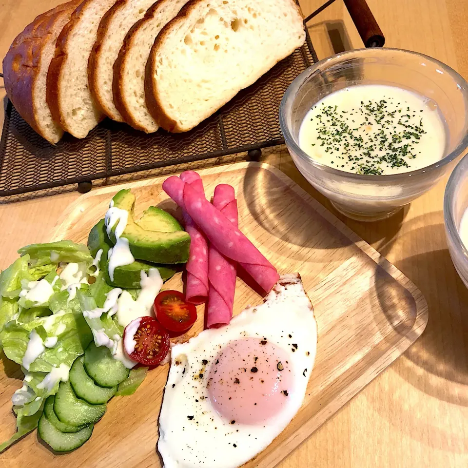 手作りミルクブレッドでお昼ごはん🍞|aineさん