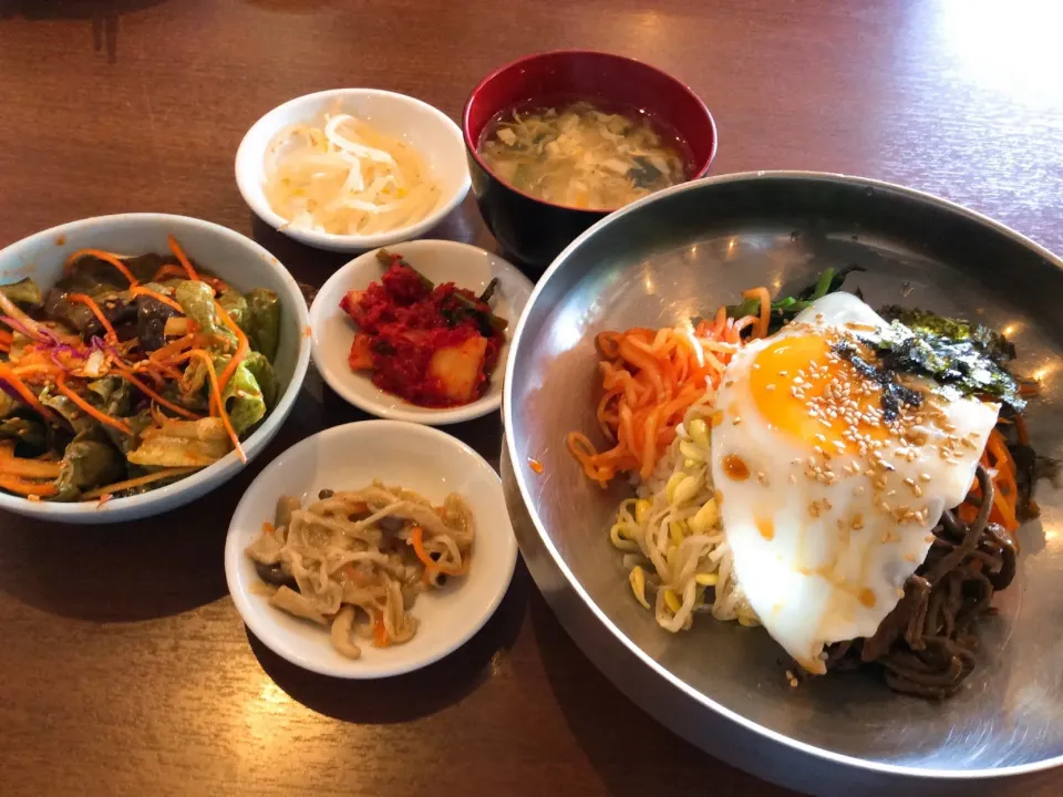 韓国料理🇰🇷ランチ😋
大好きビビンバ❣️|アライさんさん