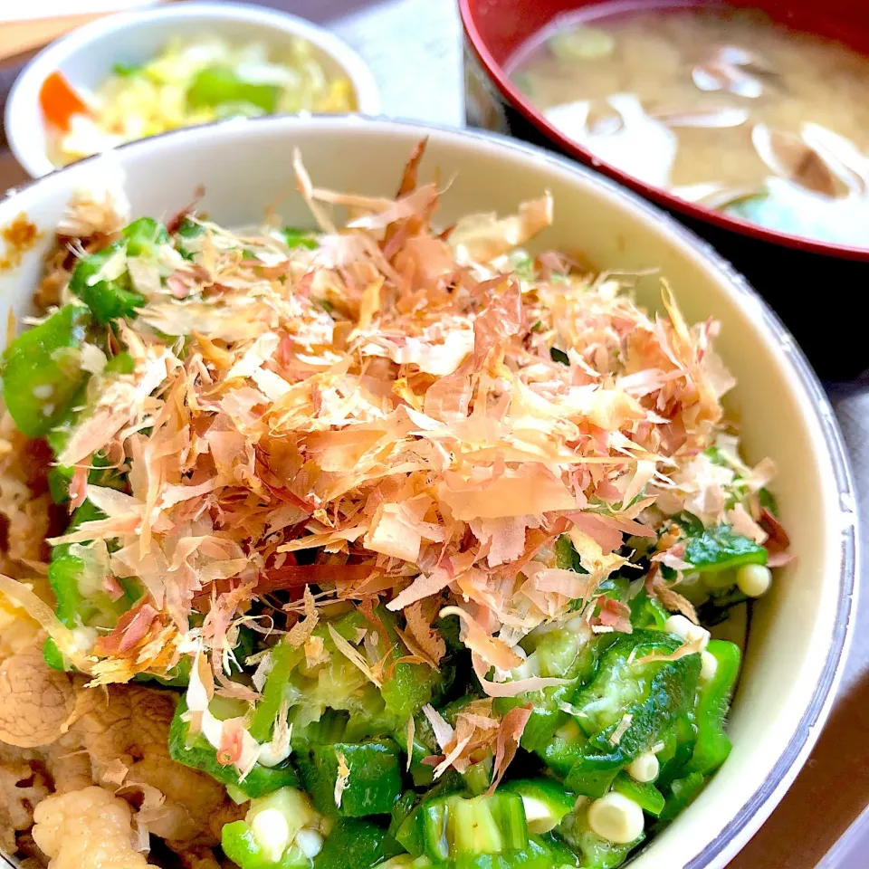 かつぶしオクラ牛丼ミニのおしんこあさり汁セット|ちな姉＠水ノ智南英さん