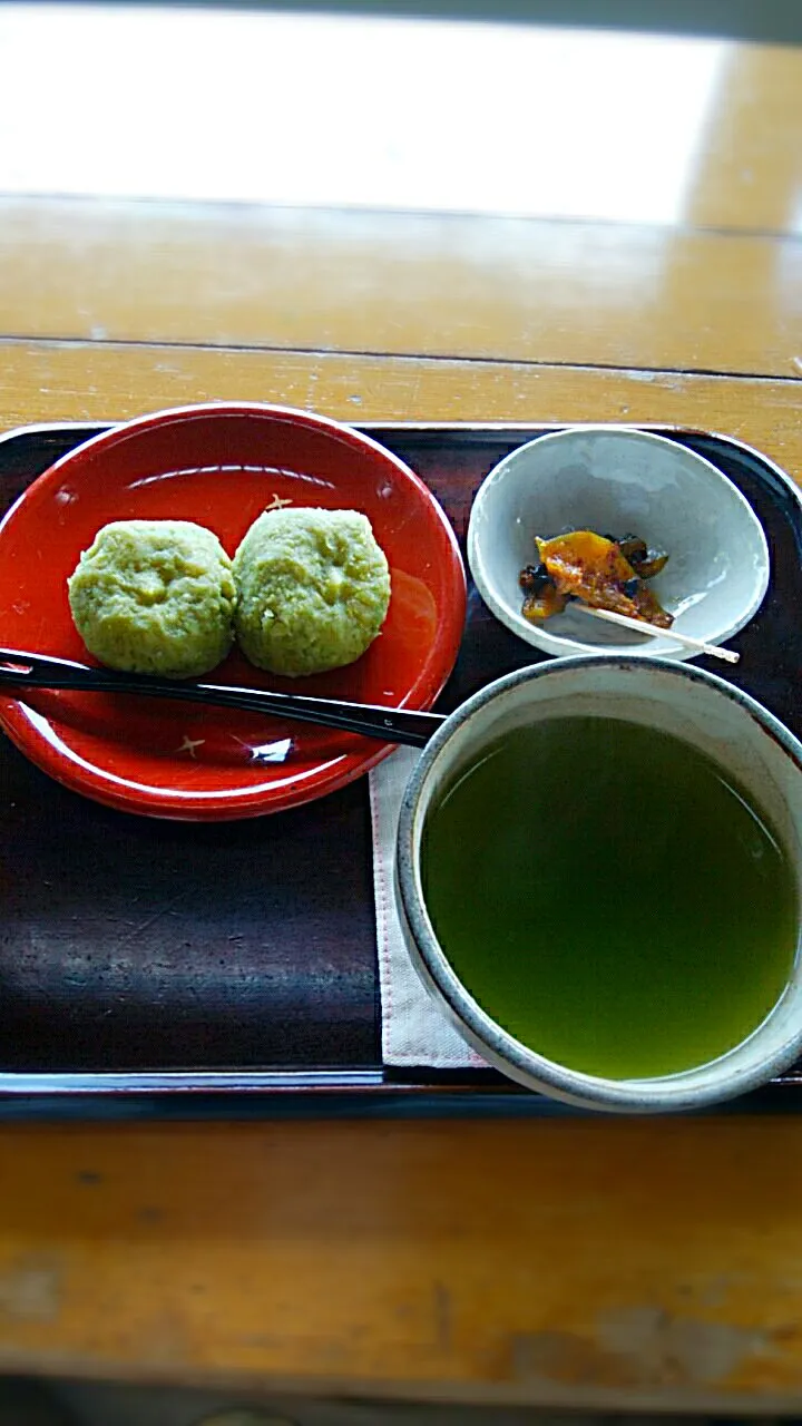 Snapdishの料理写真:煎茶とずんだ餅のセット|あこさん