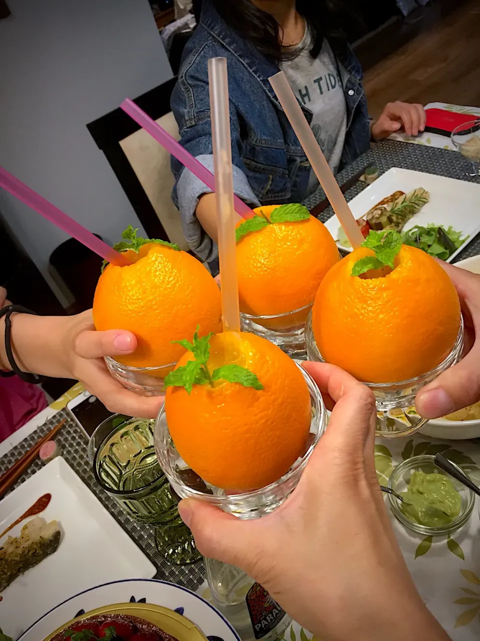 オレンジアイスティー🍊とパライソオレンジカクテル🍹で誕生日会🎉|tomoさん