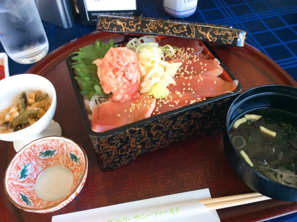 今日も良いお天気でしたね〜☀️⛳️
ゴルフ場飯「マグロ丼」🐟😋|アライさんさん