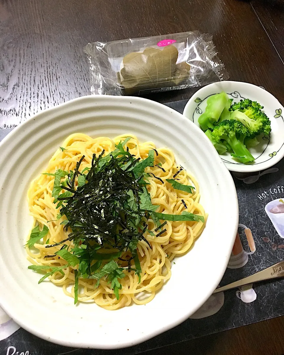 タラコパスタと茹でブロッコリー🥦、柏餅(気持ちだけ端午の節句）|ライムさん