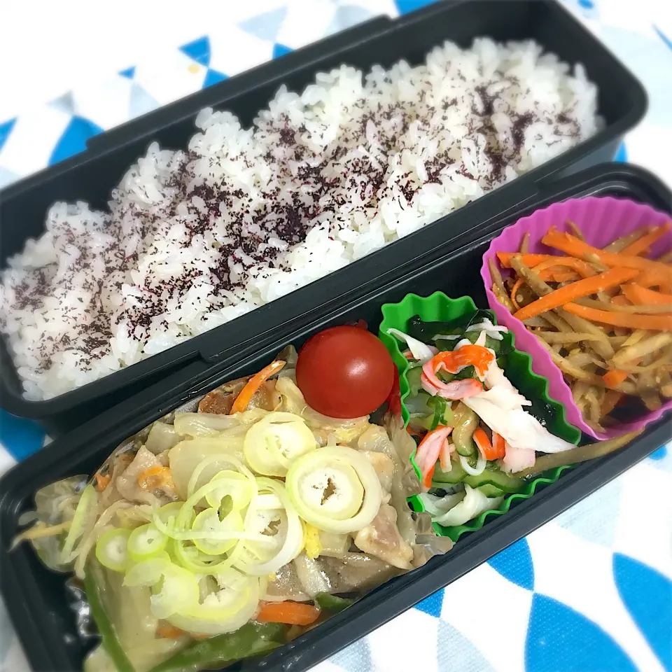 Snapdishの料理写真:👨🏻父ちゃん弁当
豚と白菜の味噌マヨ炒め
キュウリわかめカニカマの生姜酢和え
きんぴらごぼう|まいまいさん