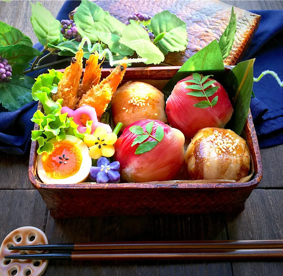 Snapdishの料理写真:茗荷漬けと肉巻きのおにぎりのお弁当|yukino_72さん