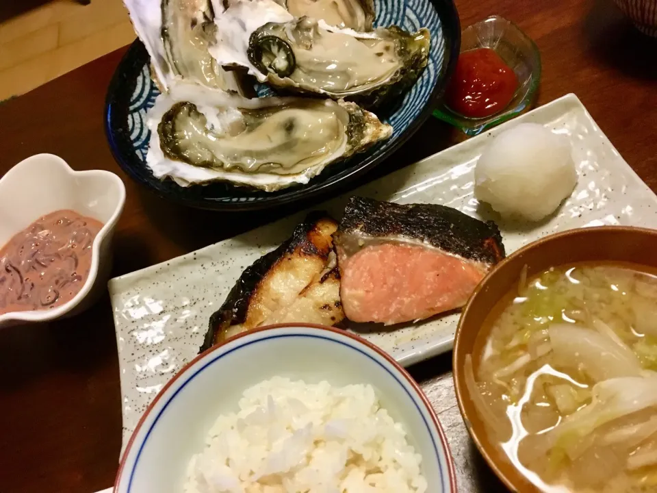 Snapdishの料理写真:20180503🐟生牡蠣、ウマヅラハギなど角上魚類さんのお魚づくし #角上魚類 #生牡蠣|akiyo22さん