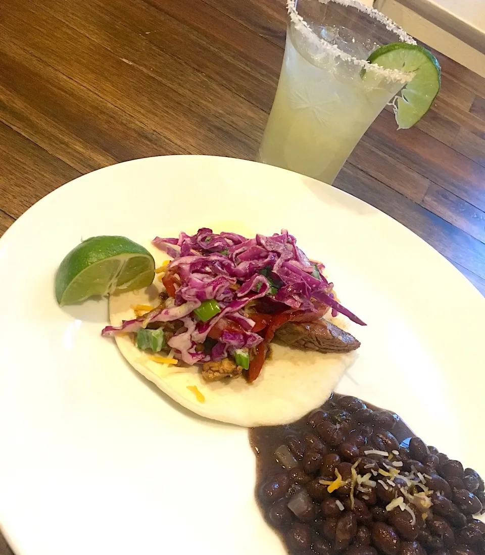 Snapdishの料理写真:Cinco de Mayo: fajitas with cilantro slaw, back beans and the best (and easiest) margarita recipe.|emilyDeSantoさん