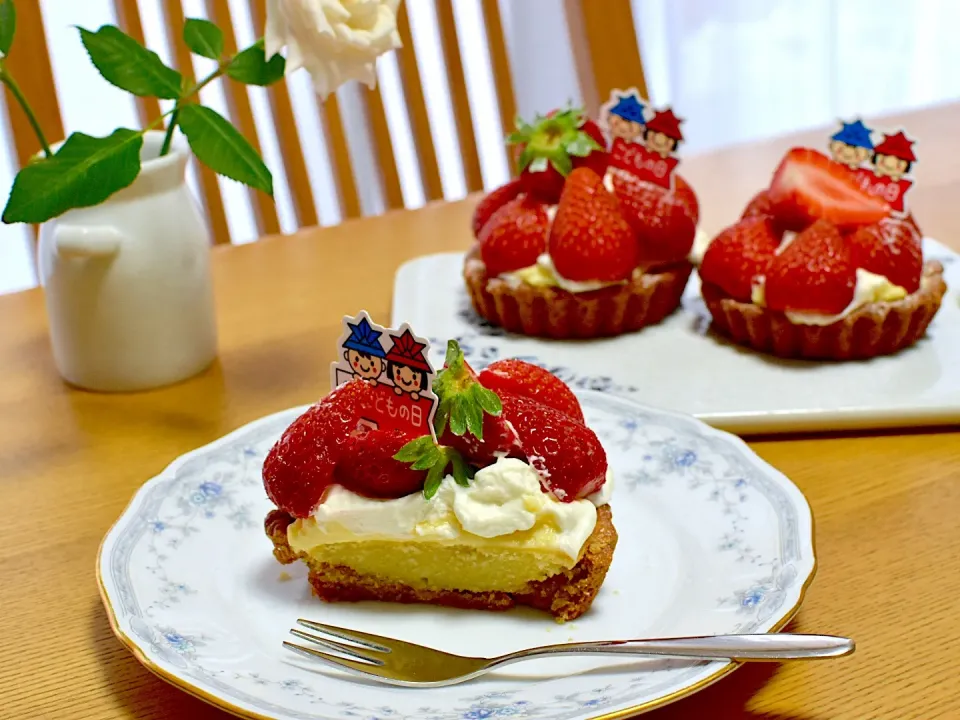 Snapdishの料理写真:子供の日🎏小麦粉バター不使用の
ミニいちごタルト🥧🍓🥧🍓|えいぽんさん