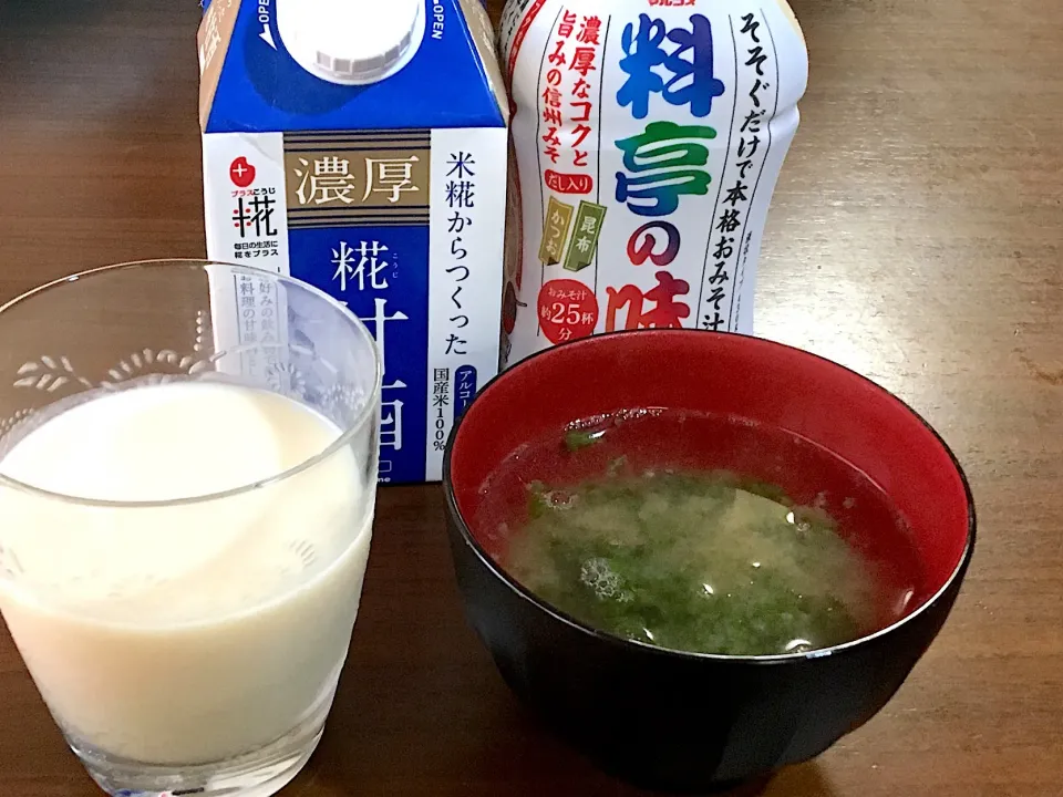 朝ごはん❗️甘酒とめかぶのお味噌汁 マルコメさんのプラス糀 糀甘酒と液みそ料亭の味で|けいさん