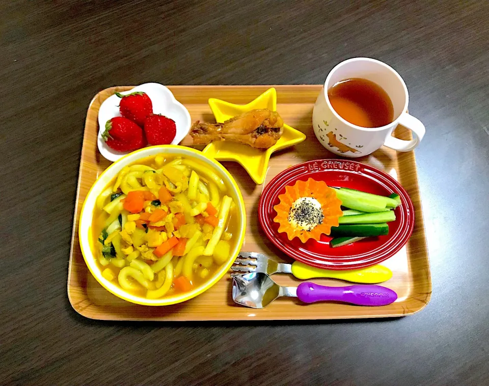 5/6❁息子 夜ごはん🍴
カレーうどん
手羽元の煮物
きゅうり🥒
黒胡麻マヨネーズ
いちご🍓
麦茶|つんさん