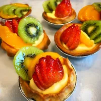 Snapdishの料理写真:🍓 Fruit 🥝 Tarts 🍑|Tari's Kitchenさん