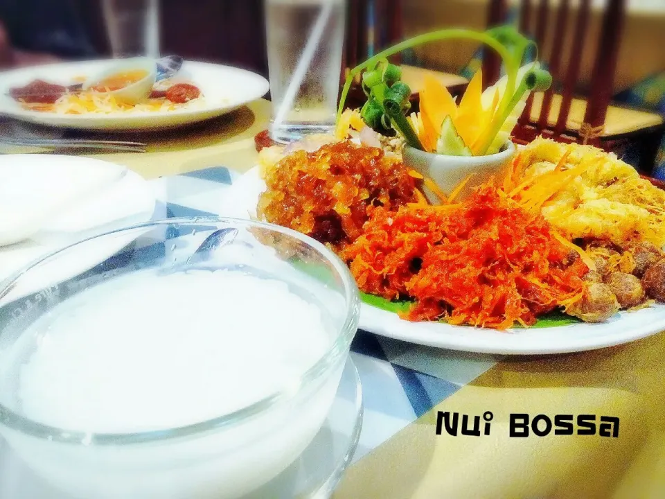 "ข้าวแช่"(Rice in ice water)💚💛😀|nuibossa fb.Nui Bossaさん