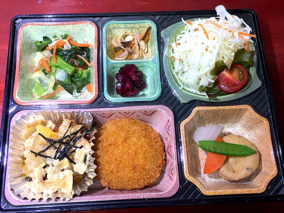 Snapdishの料理写真:親子煮 日替わり弁当 豊川市豊橋市一部エリア宅配|Naokazu Kuritaさん