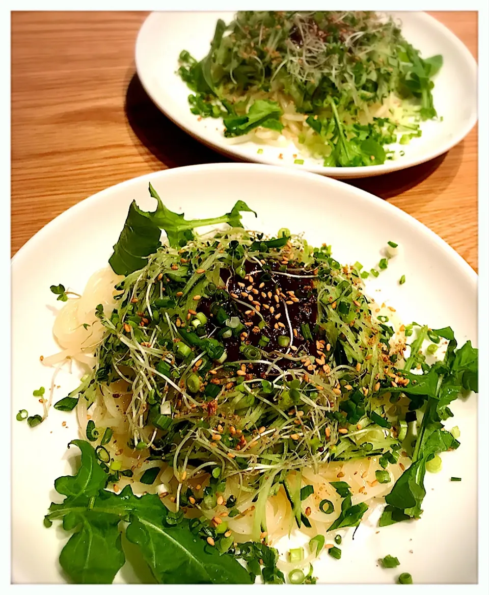 盛岡じゃじゃ麺。Noodle dish topped with miso-flavored ground meat, chopped cucumber|toyamadaさん