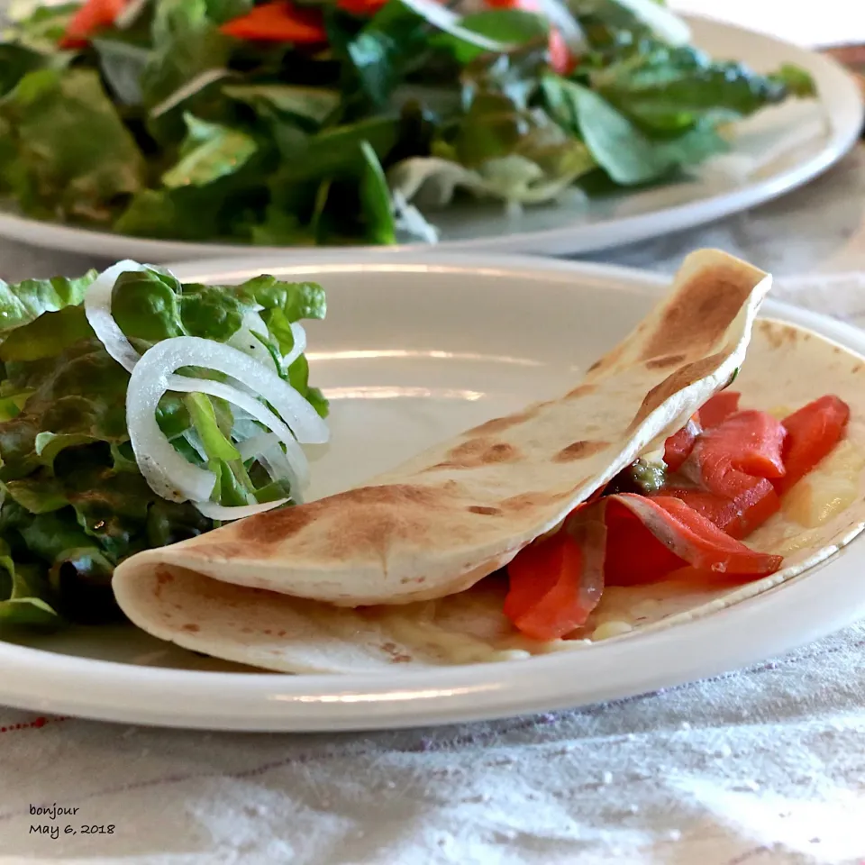 サーモンとチーズのトルティーヤ🌮|yasuko murakamiさん