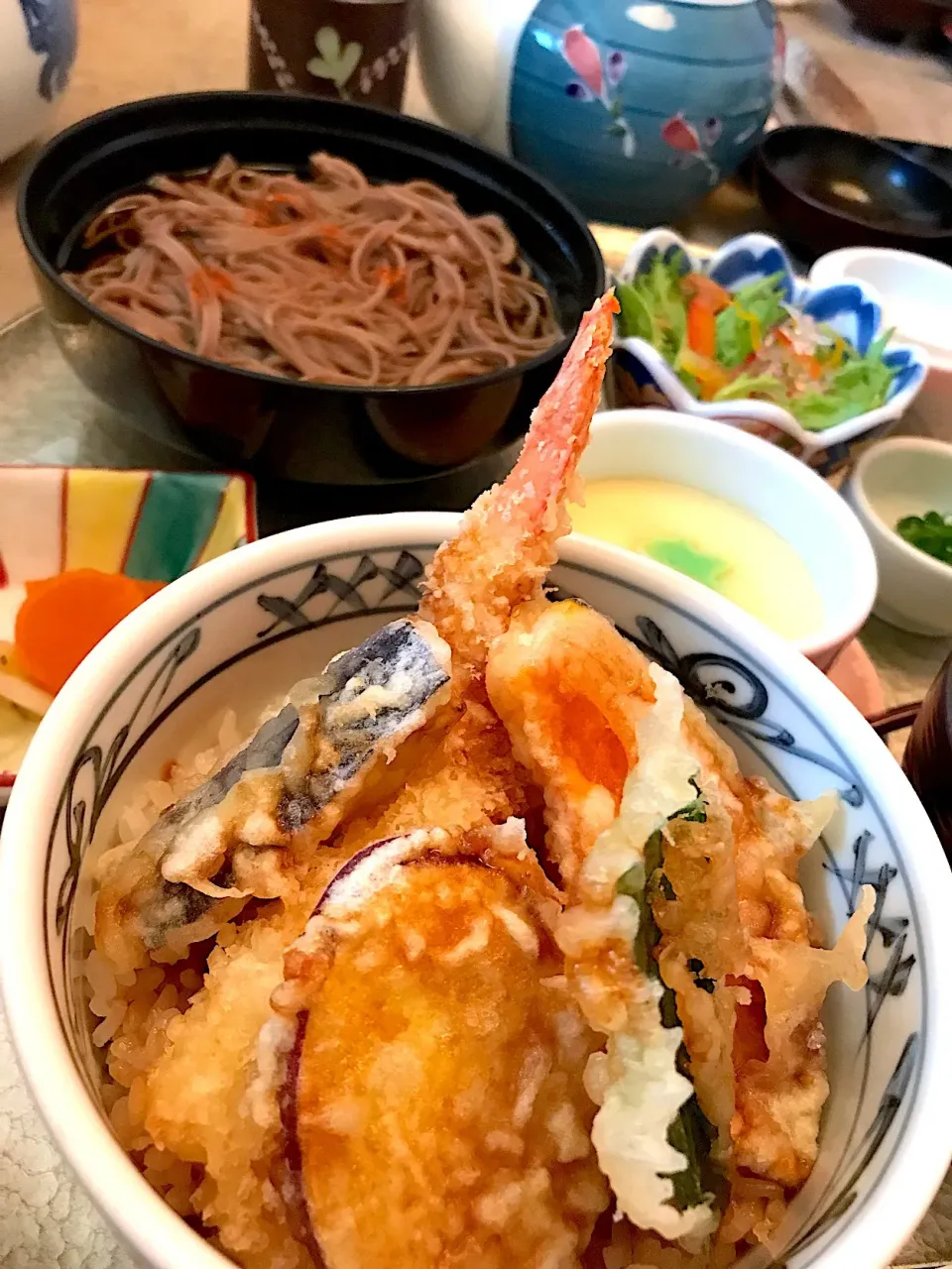 蟹甲羅🦀天丼と蕎麦|シュトママさん