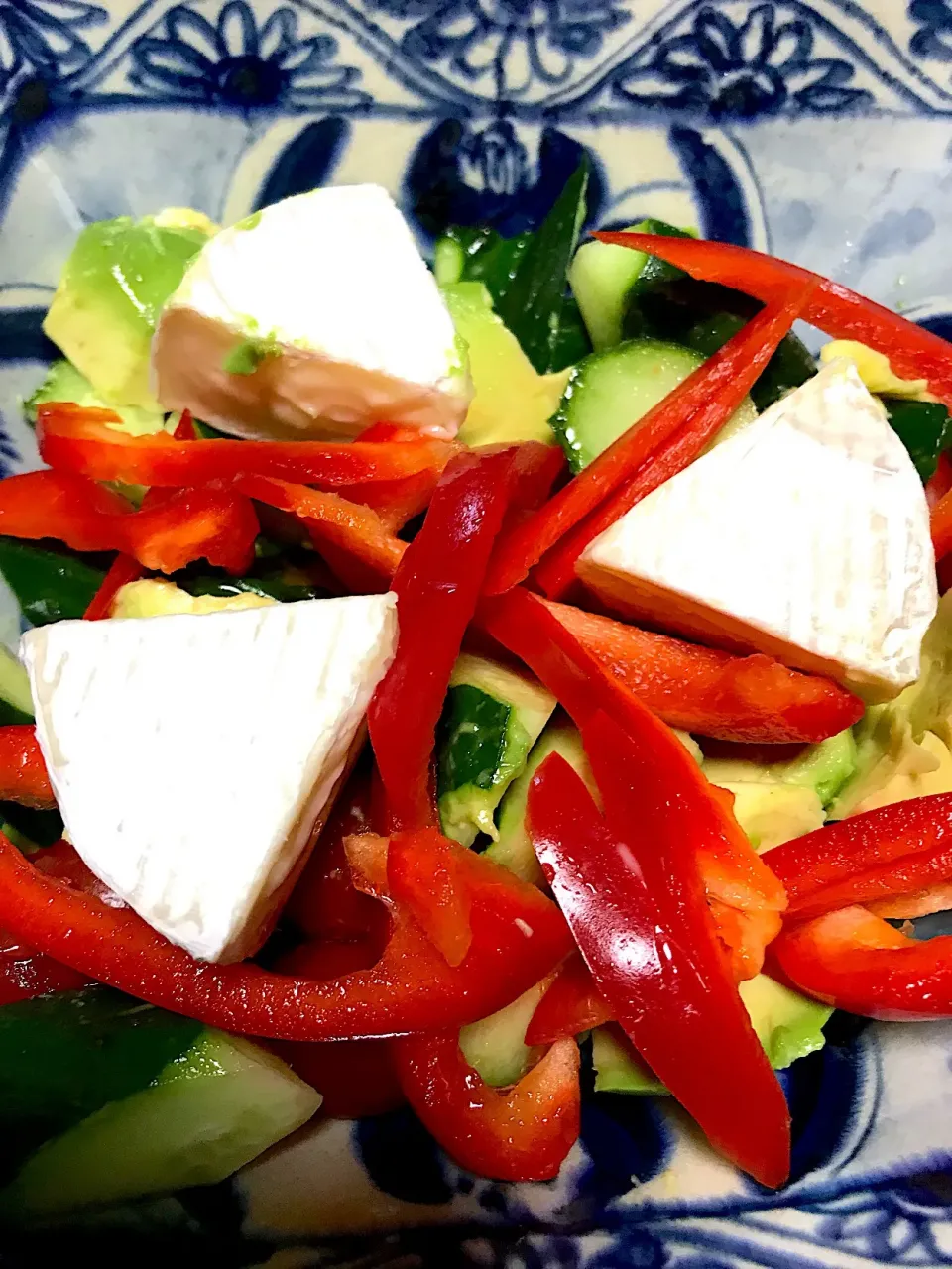 パプリカとカマンベールチーズサラダ🥗|シュトママさん