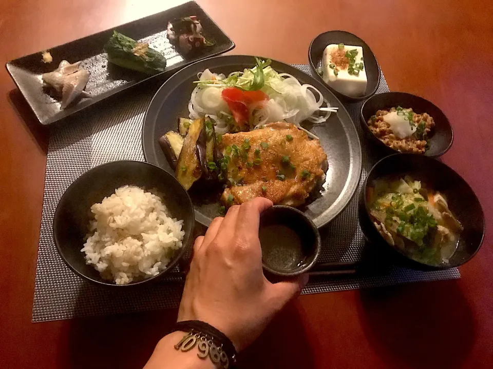 Today's Dinner🍴前菜･照り焼きﾁｷﾝ･おろし納豆･冷奴･豪快❗山盛りｷｬﾍﾞﾂの絶品豚汁|🌈Ami🍻さん