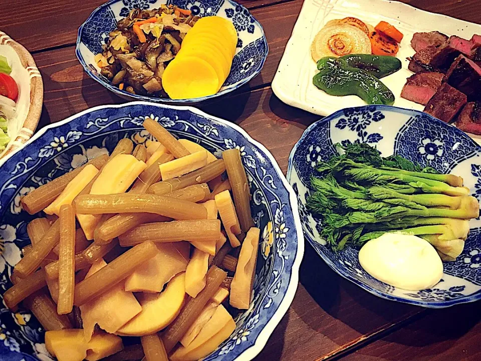 Snapdishの料理写真:ふきとたけのこの田舎煮・たらの芽のお浸し🥢山菜たっぷり⛰|SAORIさん