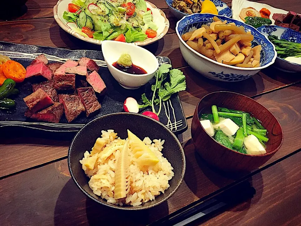 Snapdishの料理写真:たけのこご飯と切り三つ葉のお味噌汁🍚|SAORIさん