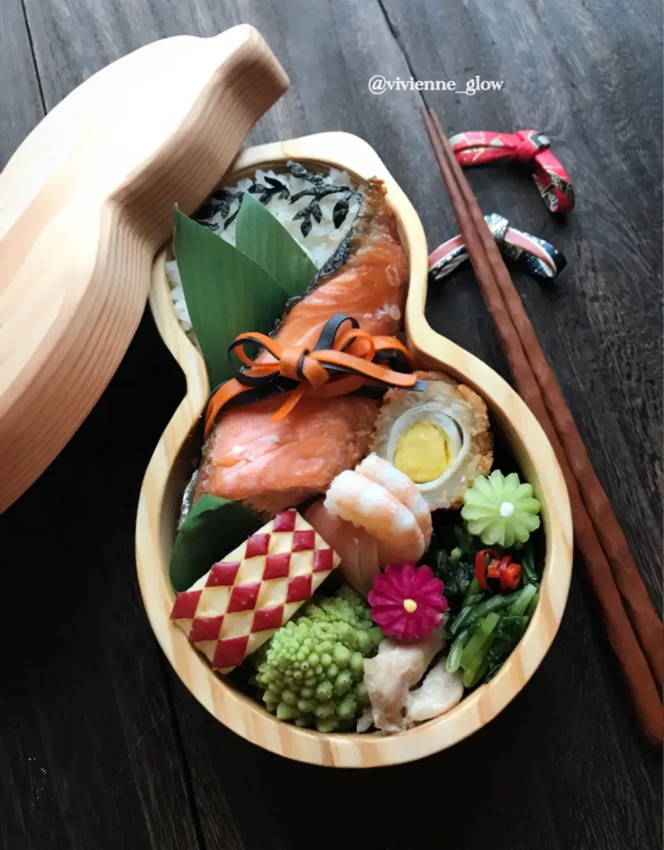 Snapdishの料理写真:海苔鮭弁当|vivienne_glowさん