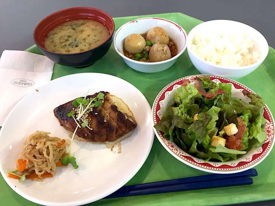 まぐろハラモ味噌焼、里芋そぼろあん、シーザーサラダ|Tadahiko Watanabeさん