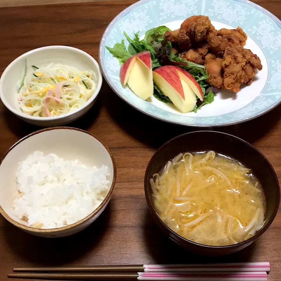 Snapdishの料理写真:#土鍋ごはん 
 #唐揚げ 
 #春雨サラダ 
 #もやしのピリ辛味噌スープ|まきさん