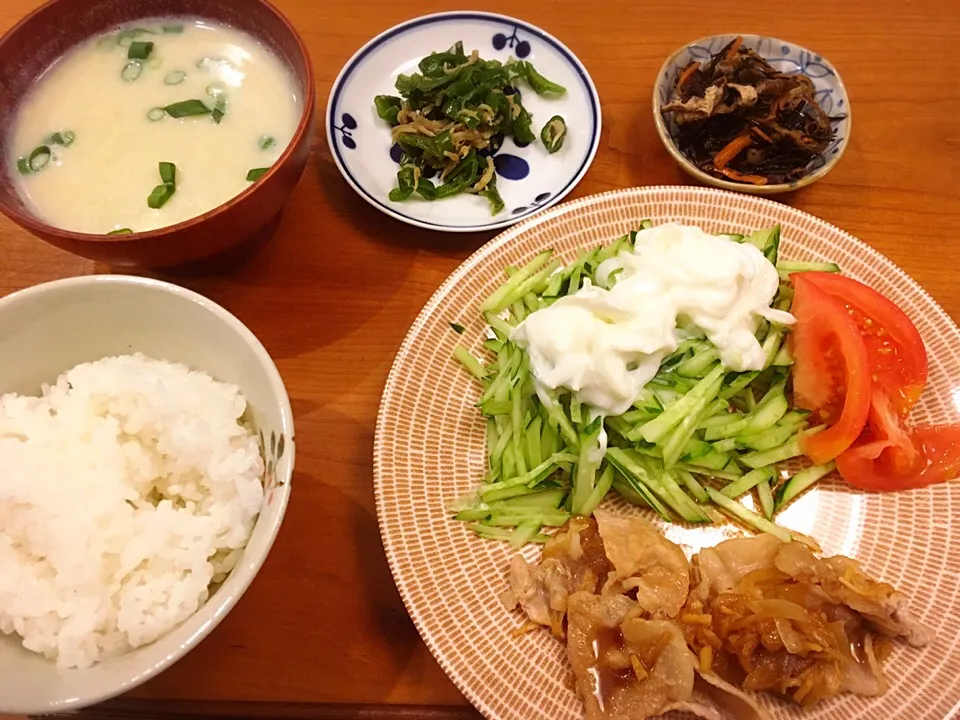 18/05/08 夕飯♪ 豚生姜焼き 玉ねぎヨーグルト＆きゅうり ひじき煮 ピーマンじゃこ炒め ブロッコリーポタージュ|ikukoさん