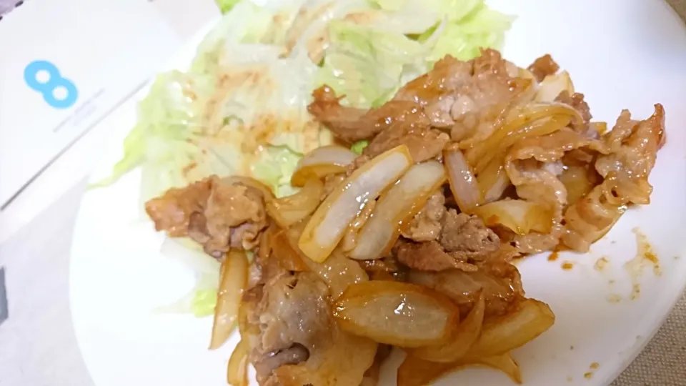 Snapdishの料理写真:豚のしょうが焼き #生姜 #レタス #豚肉 #味噌汁 #和食|やのさん