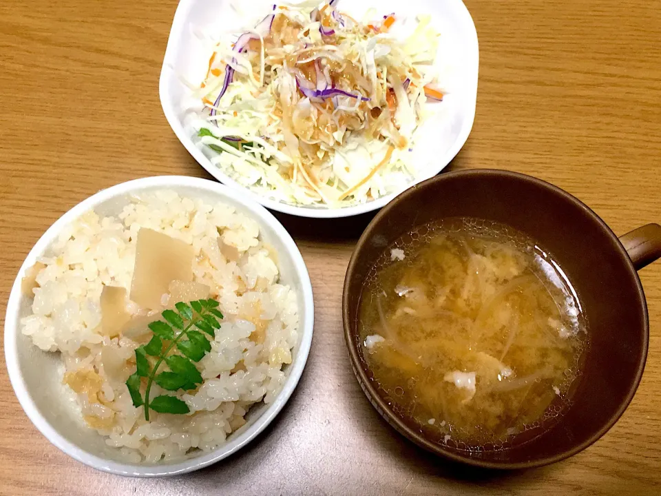 筍ご飯 タマネギと豚肉の味噌汁 ミックスサラダ|yumyum😋さん