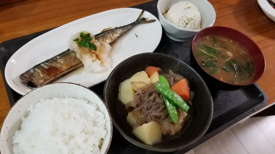 Snapdishの料理写真:・焼きサンマ
・ツナじゃが
・からし豆腐
・えのきとほうれん草の味噌汁|あぁちゃんさん