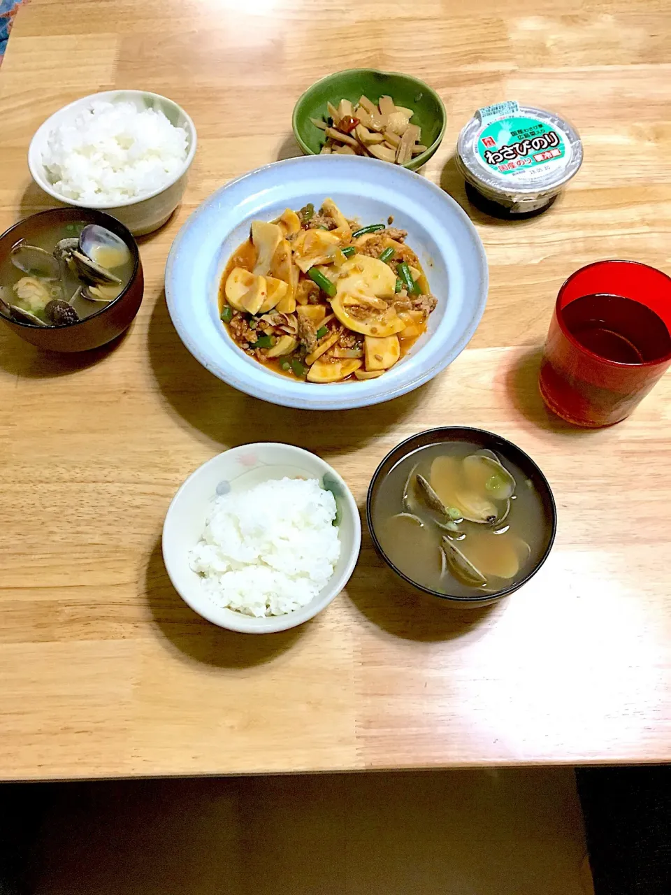 Snapdishの料理写真:晩ごはんに新メニュー❣️

ってまたまた飽きずに筍ですけどね😅

麻婆たけのこ
圧力鍋メンマ
あさり汁
ご飯
わさび海苔|さくたえさん