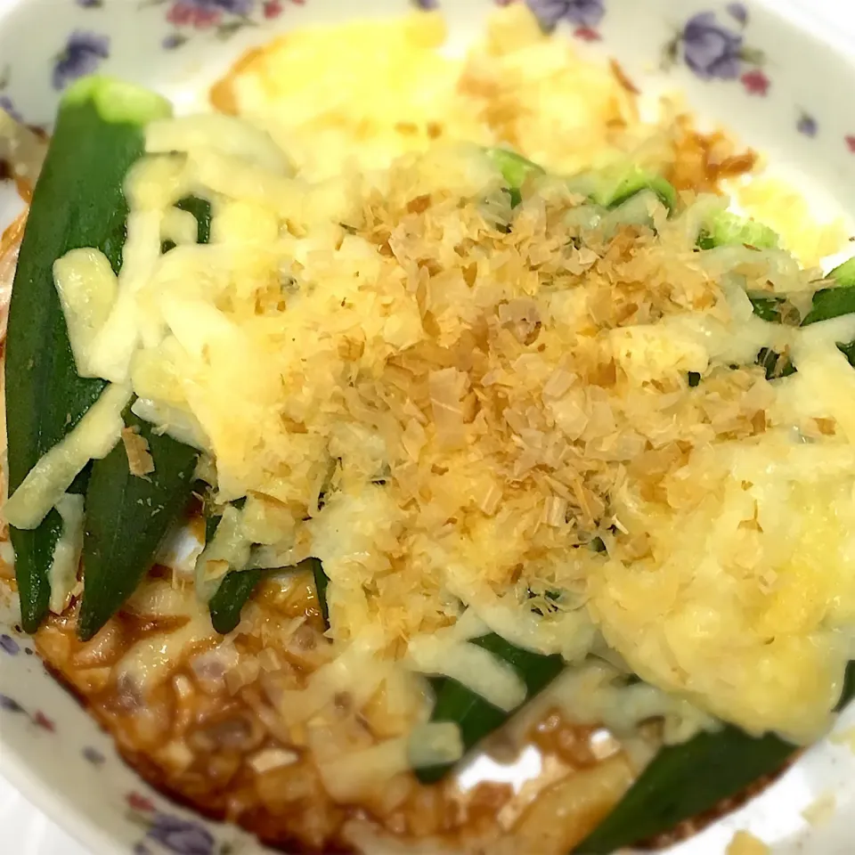 オクラのチーズ焼き|沙織さん