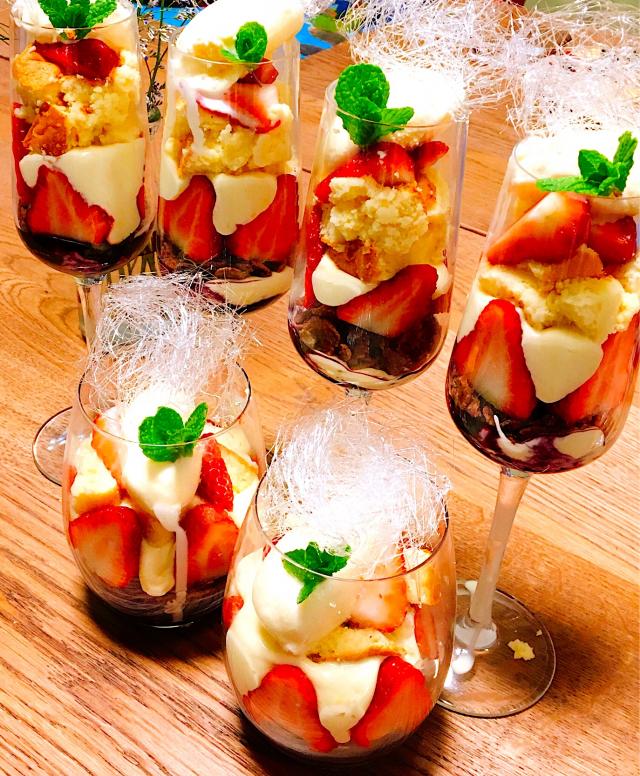 いちごパフェいちごパフェ グラスデザート いちご パフェ/あずさ