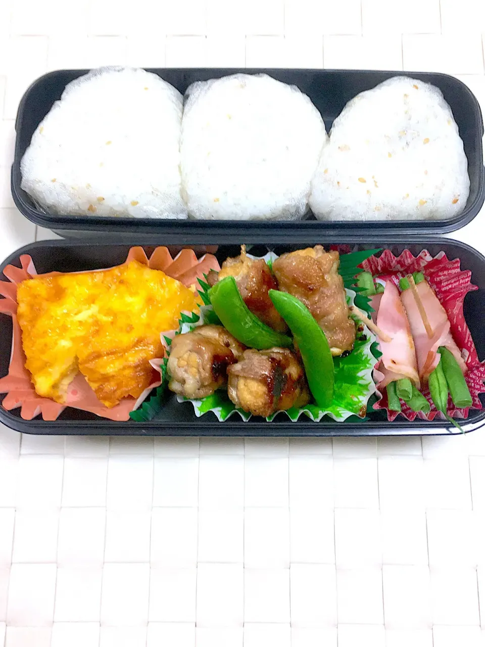 Snapdishの料理写真:息子のお弁当 キッシュ 厚揚げの豚肉巻き スナップえんどう インゲンのベーコン巻き おにぎり|keitakumamaさん